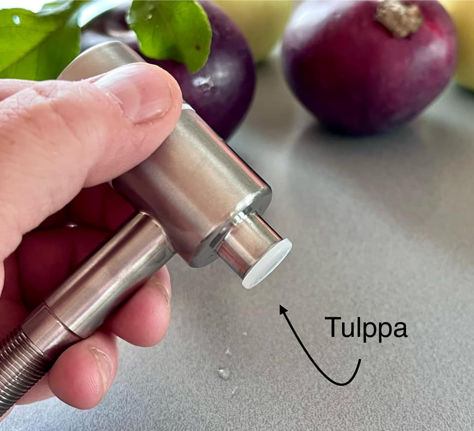 Hana - ruostumaton teräs. Esim Skazan Bokashiämpäriin Tulppa